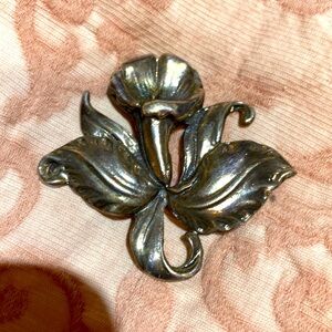 Art Nouveau Calla Lilly pin